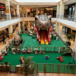 Dinossauro hiper-realista com até 10 metros de comprimento animam o mês das crianças no JK Shopping